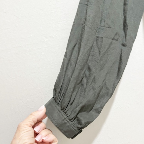 LIL ANTHROPOLOGIE Women’s Green 100% Silk Wrap Button Front Blouse Size 8 - Picture 5 of 8